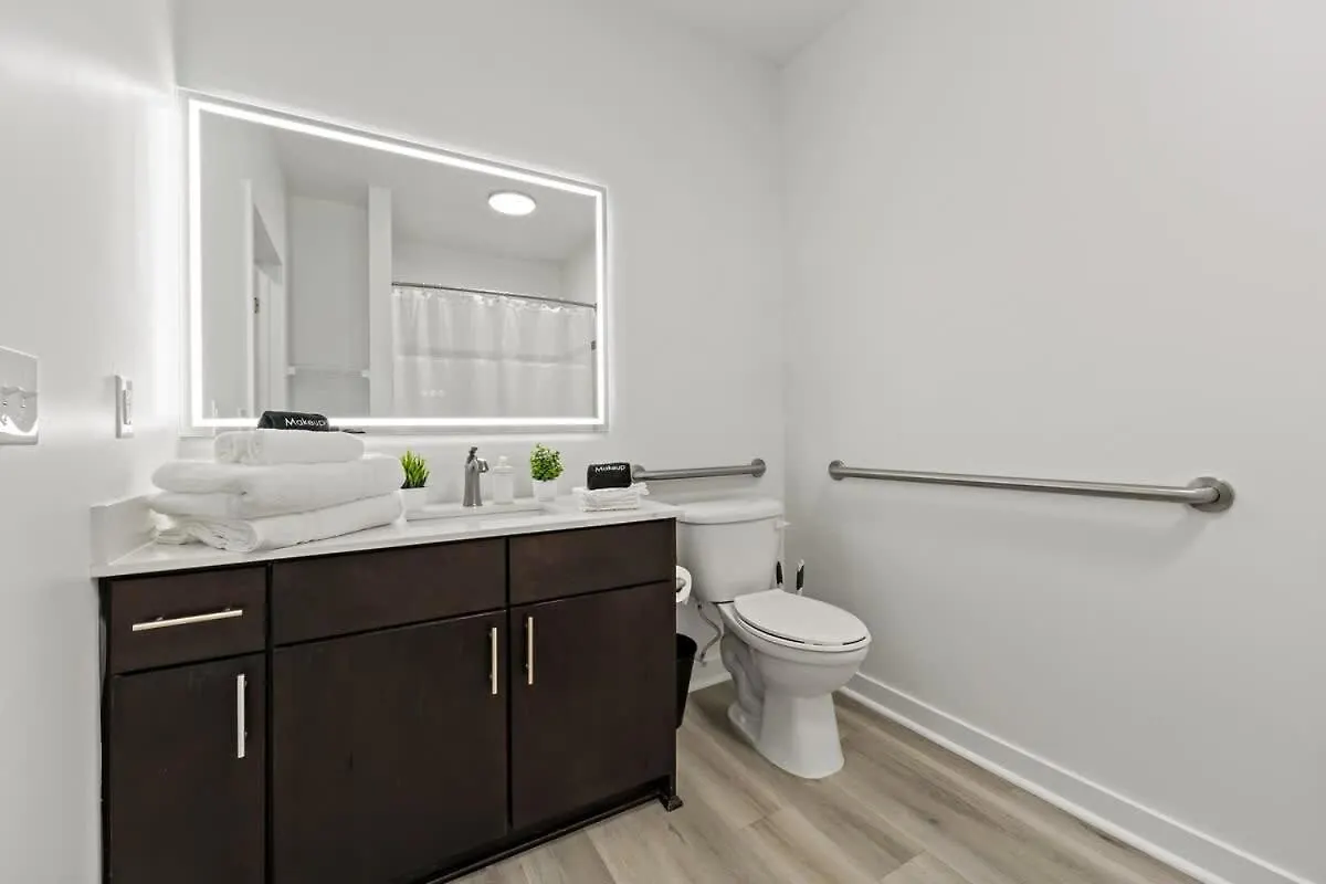Apartament Unique 1Bd - 5 Min Dt, Gym, Parking, W-D - Sleeps 6 Charlotte 0*,
